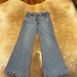 Levi's Premium Ribcage Bell Jeans🔥🔥♥️